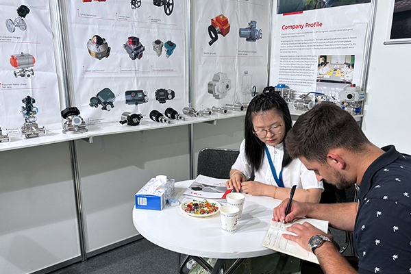 KST выставочная стенка